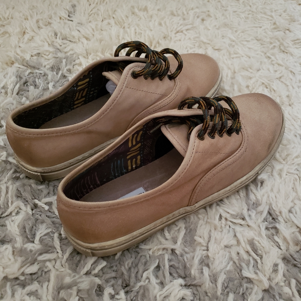 NEW Steve Madden distressed-style leather sneakers EUR39